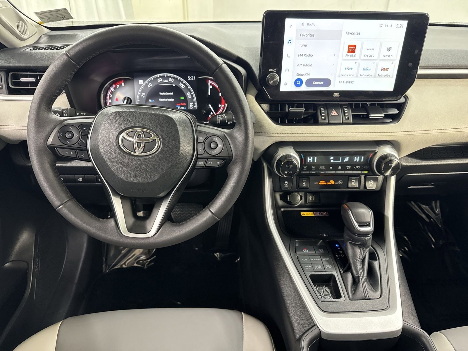 Used 2023 Toyota RAV4 XLE Premium AWD/4WD image 35