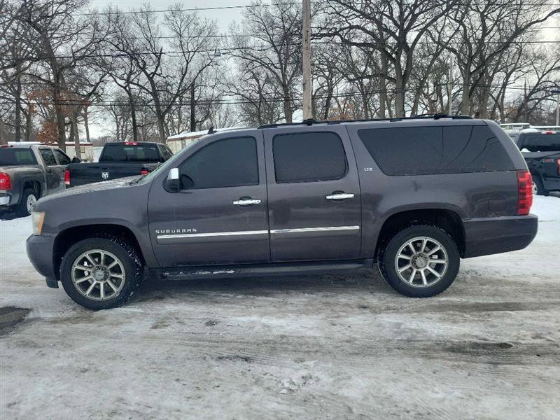 Used 2011 Chevrolet Suburban LTZ image 6