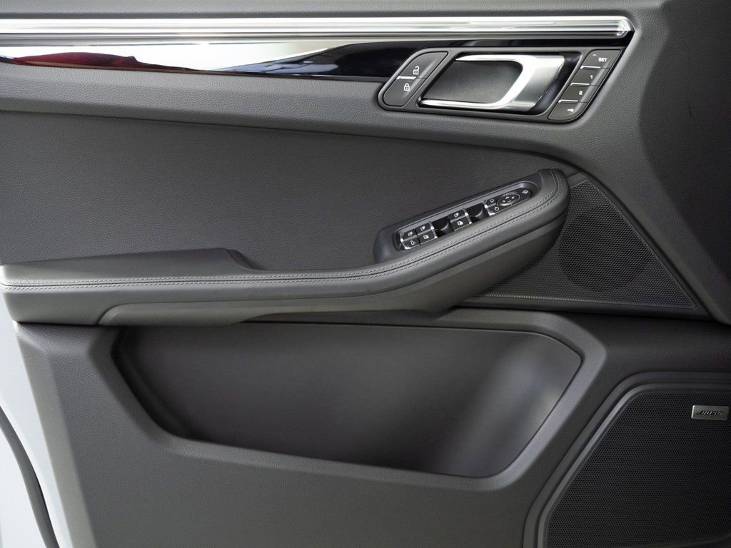 New 2026 Porsche Macan image 6