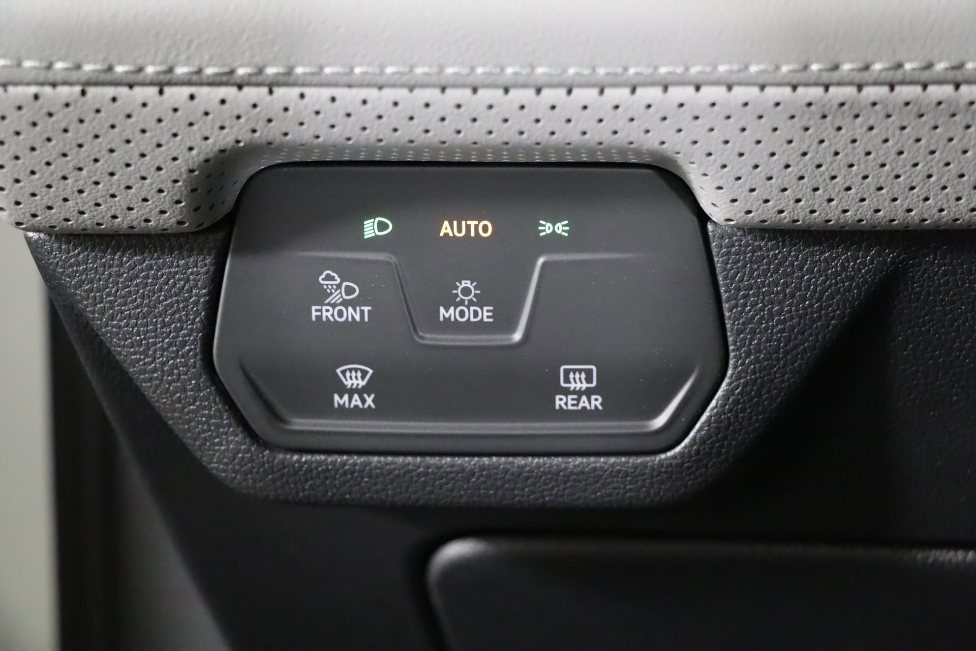 Used 2025 Volkswagen Atlas Peak Edition SE image 37