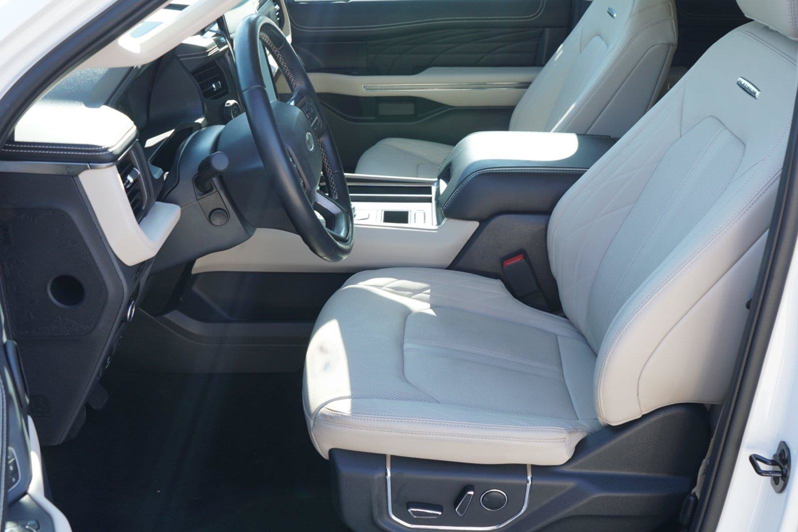 Used 2024 Ford Expedition Platinum RWD image 9