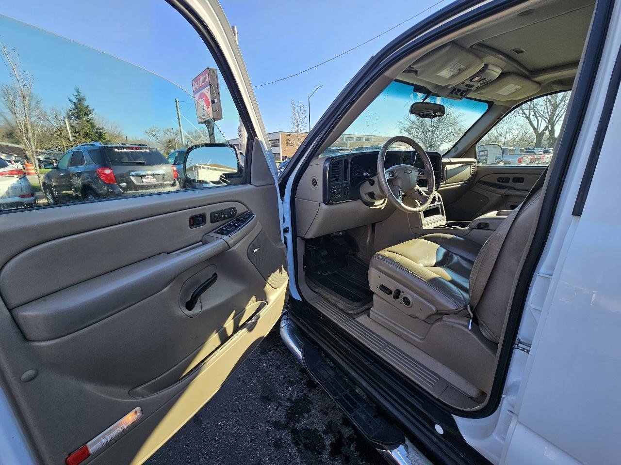 Used 2006 Chevrolet Suburban LTZ w/ Preferred Equipment Group image 18