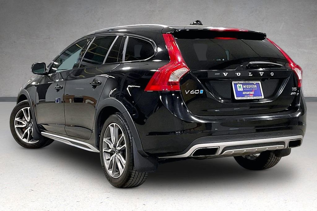 Used 2017 Volvo V60 T5 Cross Country w/ Climate Package AWD/4WD image 4
