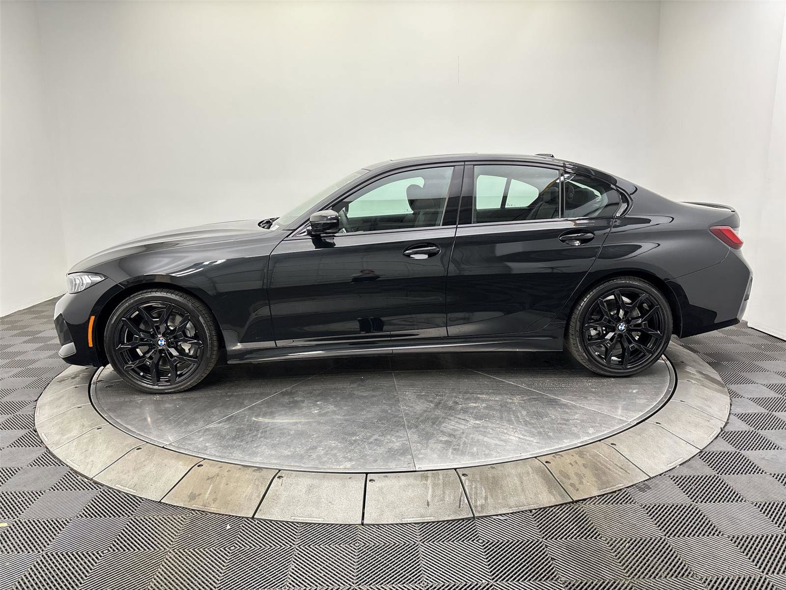 Used 2026 BMW 330i xDrive Sedan w/ M Sport Package AWD/4WD image 16