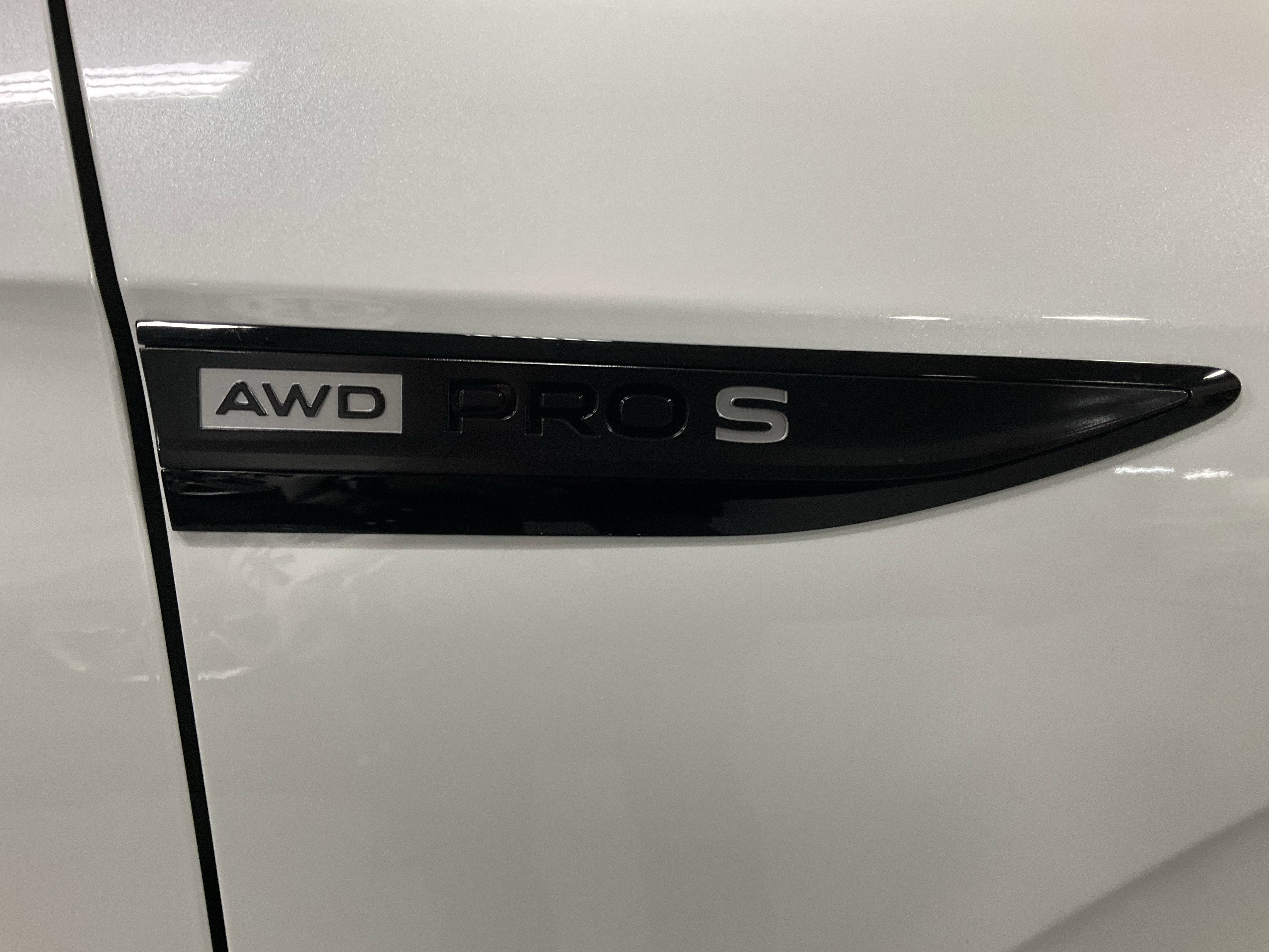 New 2025 Volkswagen ID.4 Pro S image 3