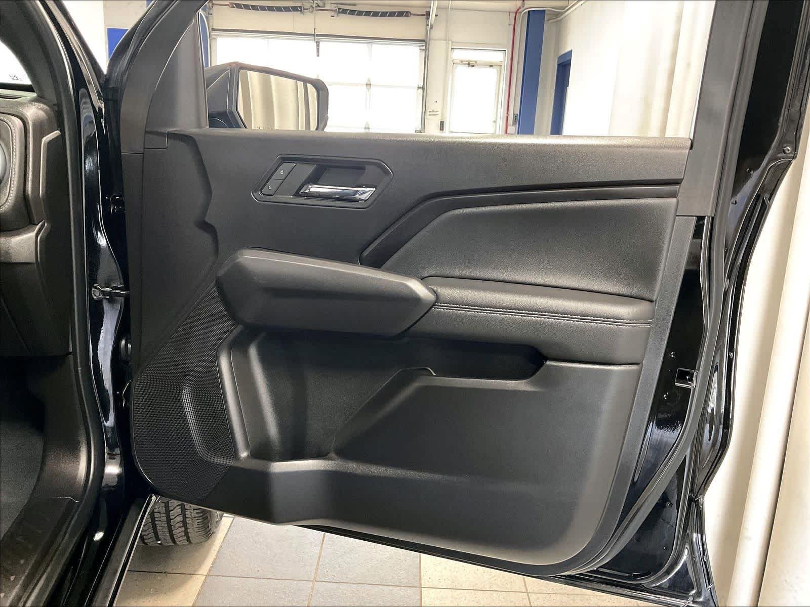 Used 2023 Chevrolet Colorado LT w/ LT Convenience Package AWD/4WD image 12
