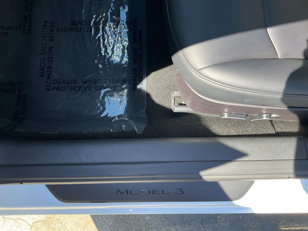 Used 2023 Tesla Model 3 Standard Range image 14
