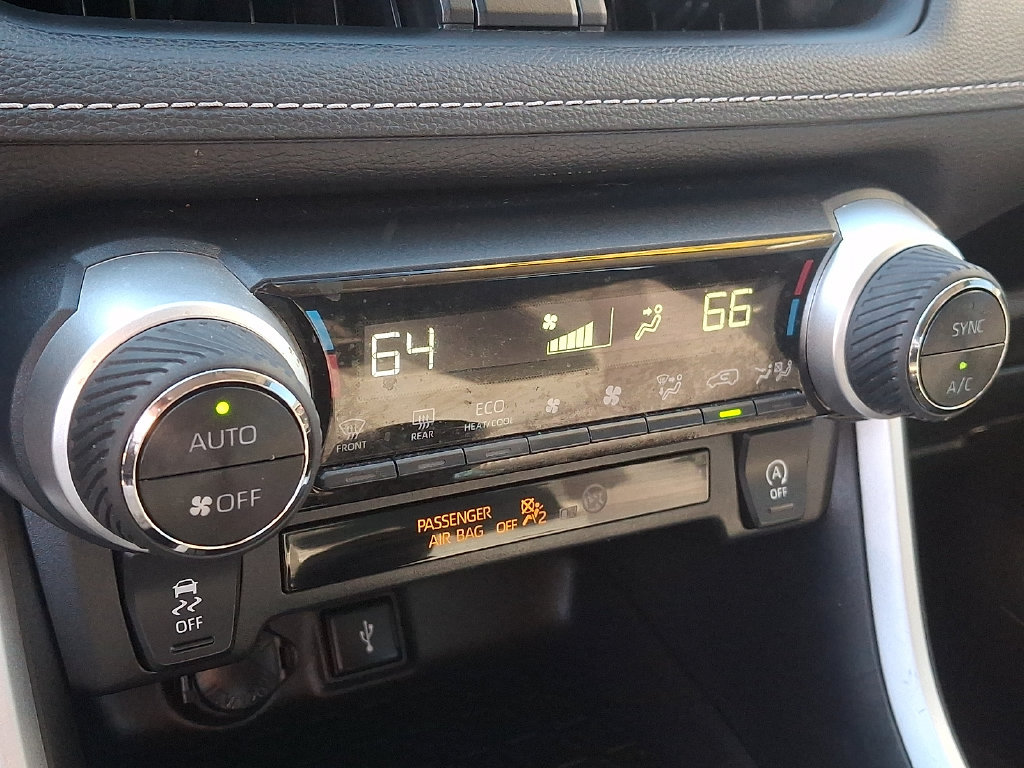Used 2022 Toyota RAV4 XLE AWD/4WD image 16