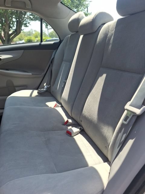 Used 2013 Toyota Corolla LE FWD image 18