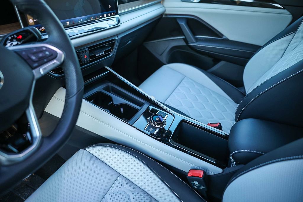 New 2026 Volkswagen Tiguan SEL R-Line image 30