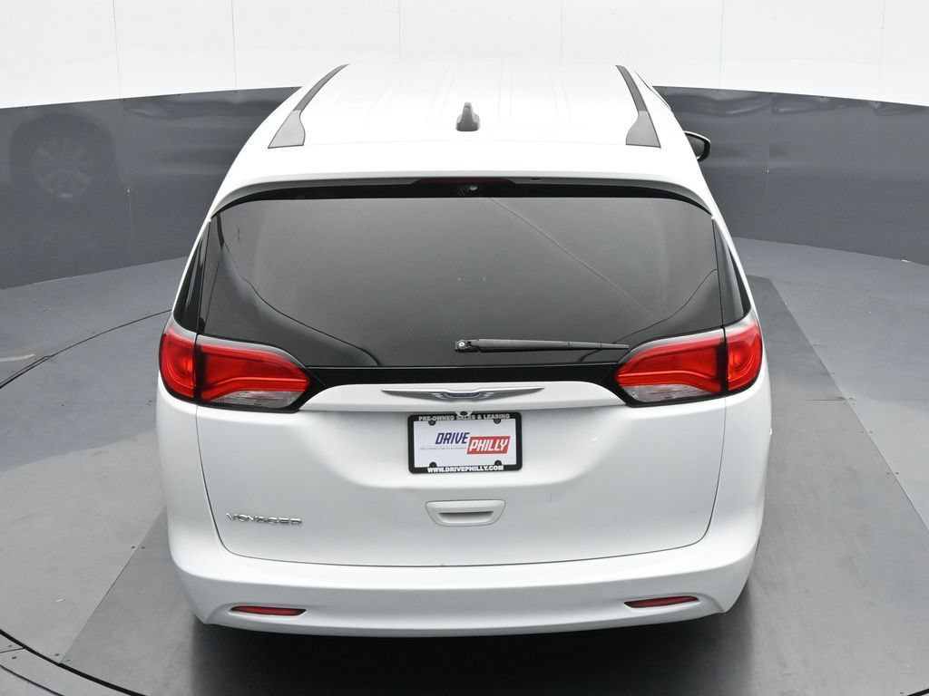 Used 2020 Chrysler Voyager L FWD image 21