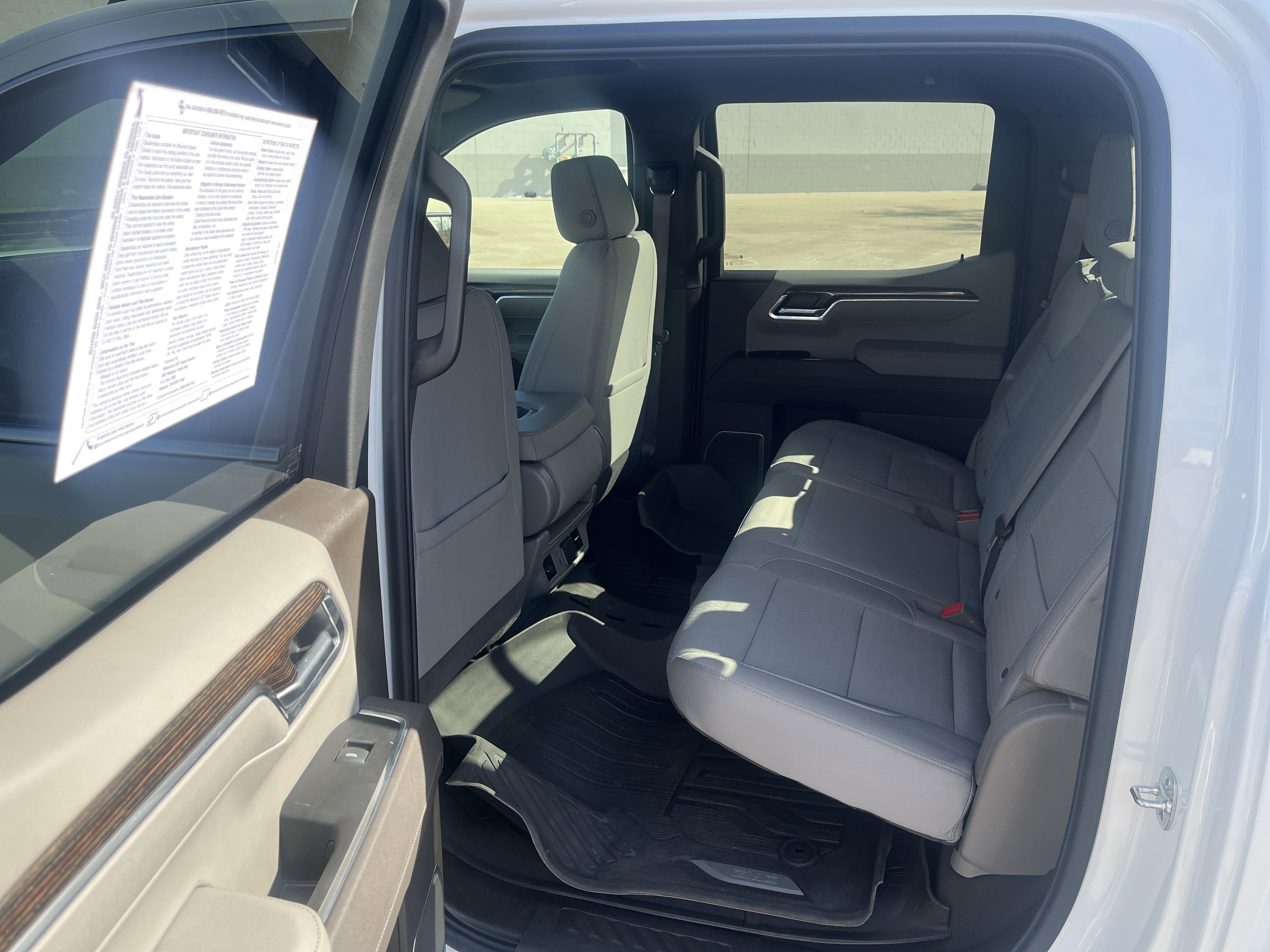 Used 2025 GMC Sierra 1500 SLE w/ Preferred Package image 13