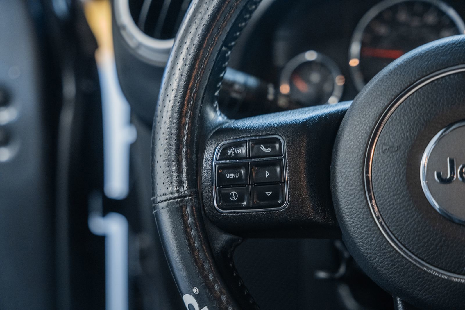 Used 2018 Jeep Wrangler Unlimited Sahara w/ Connectivity Group image 33