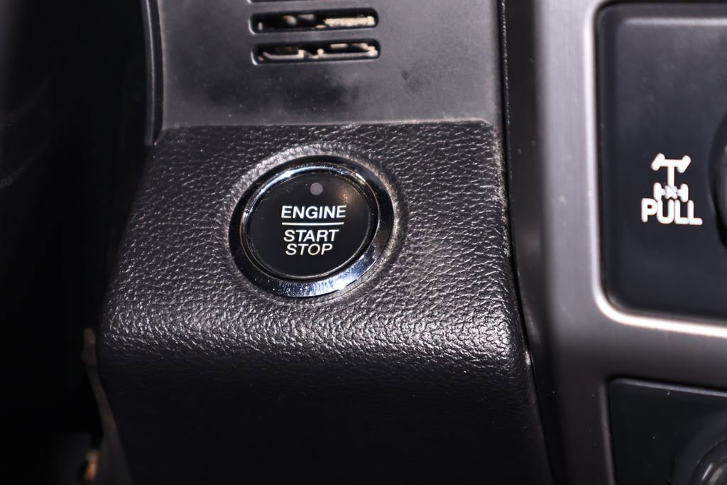 Used 2016 Ford F150 Platinum w/ Equipment Group 701A Luxury AWD/4WD image 32