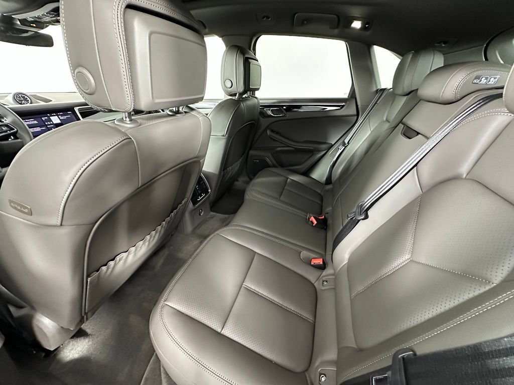 Certified 2026 Porsche Macan Turbo AWD/4WD image 38