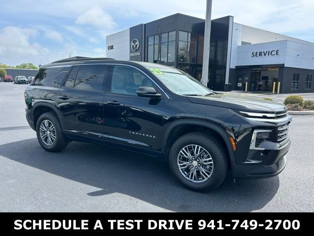 Used 2025 Chevrolet Traverse LT FWD image 1