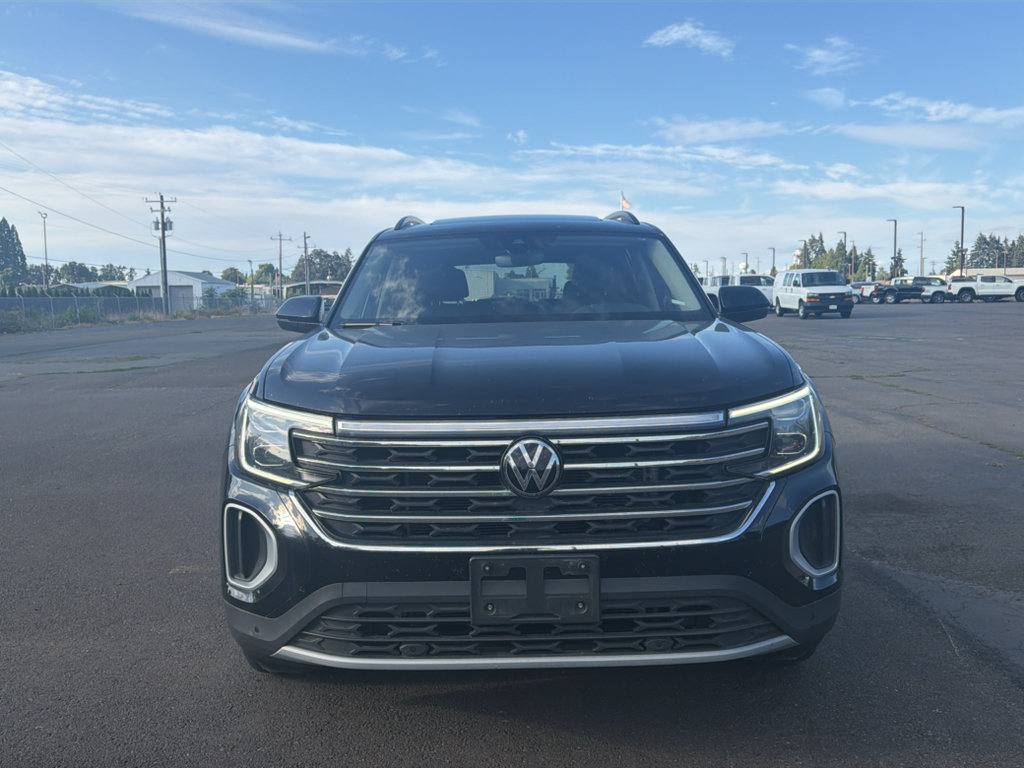 Used 2024 Volkswagen Atlas SE AWD/4WD image 2