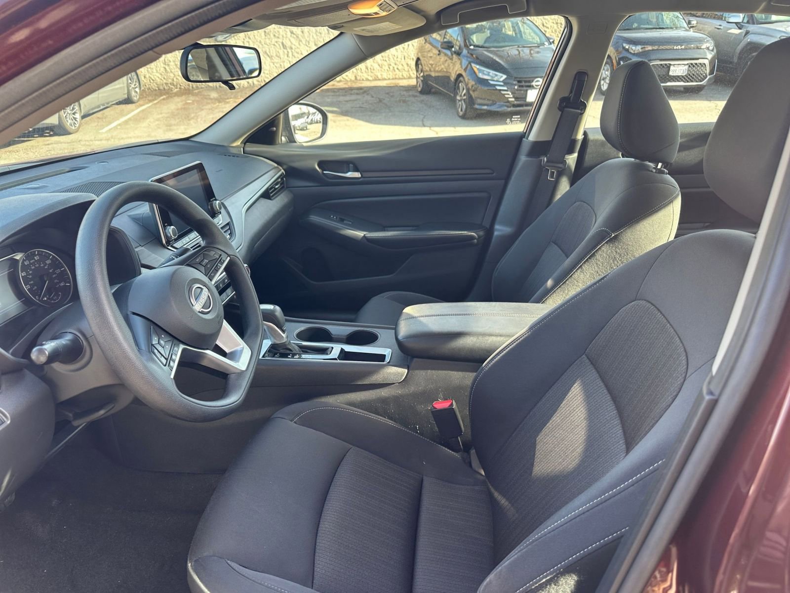 Used 2025 Nissan Altima 2.5 SV FWD image 30