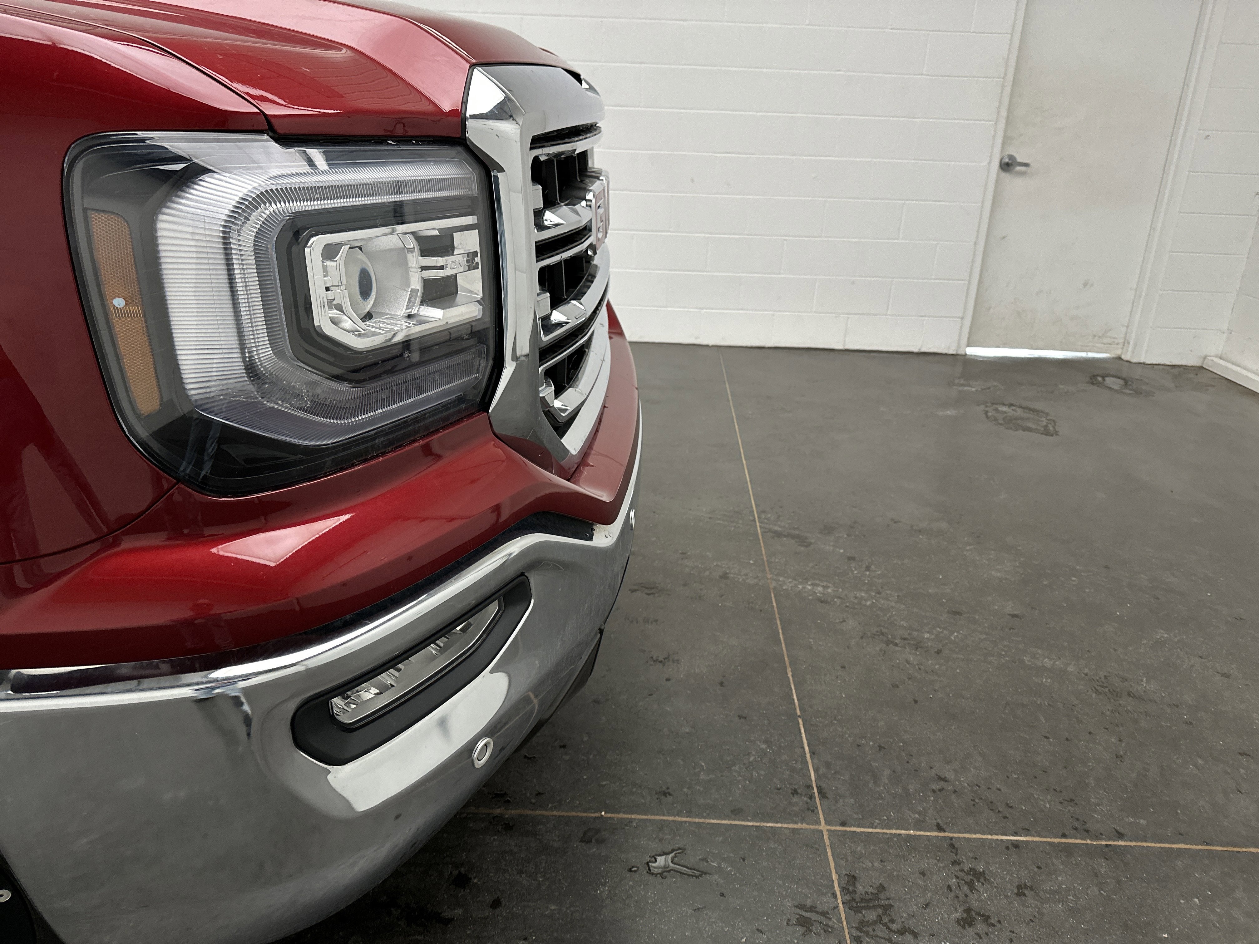 Used 2018 GMC Sierra 1500 SLT image 2