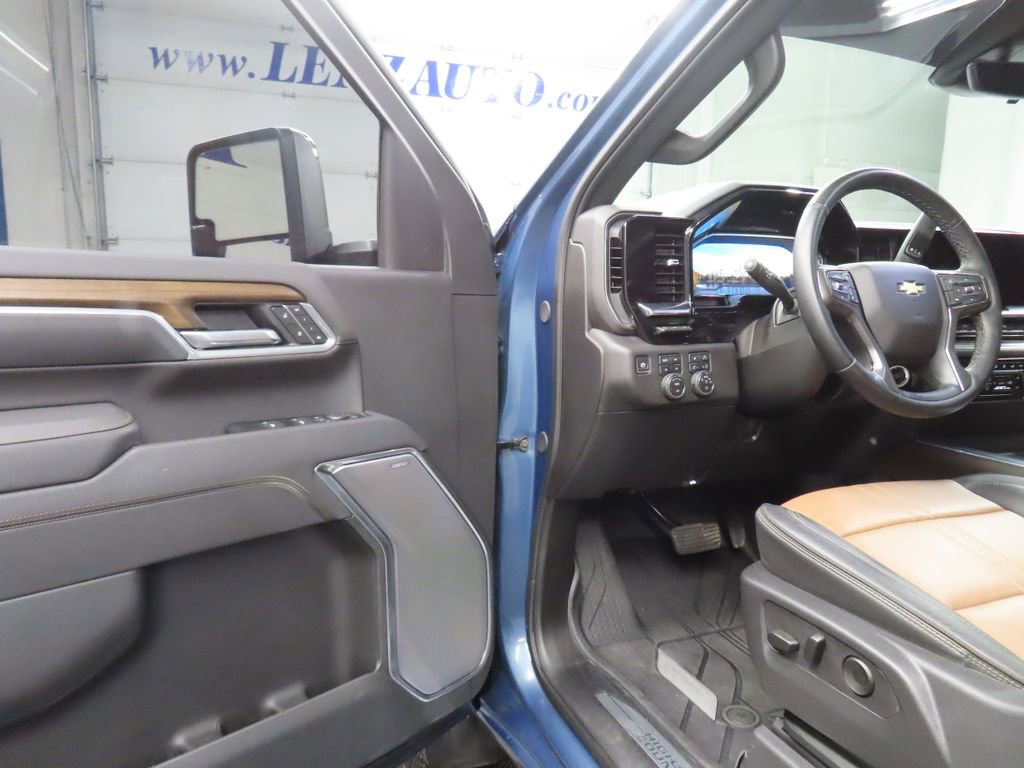 Used 2025 Chevrolet Silverado 3500 High Country w/ High Country Premium Package AWD/4WD image 44