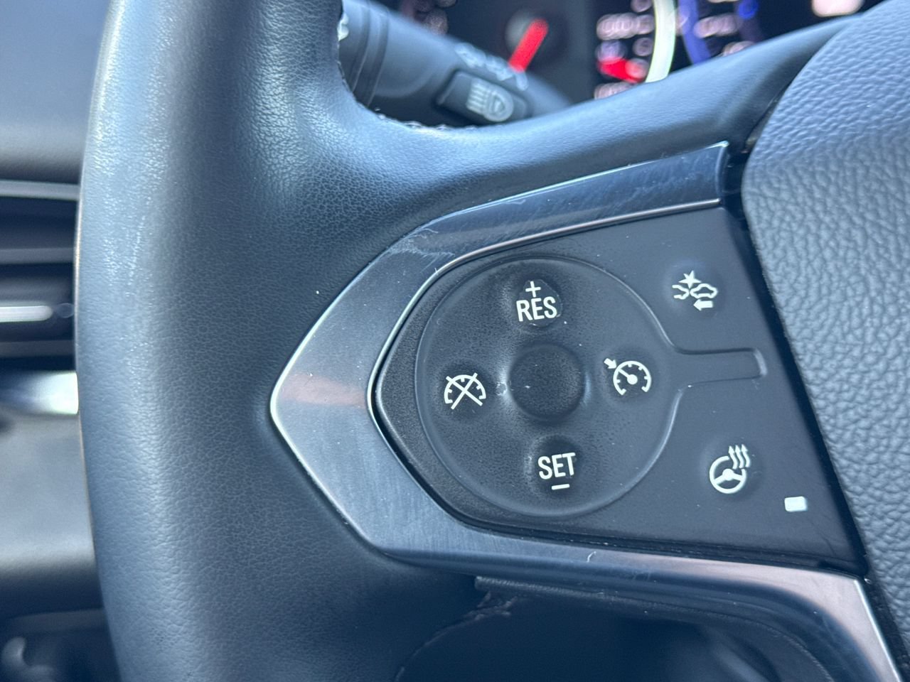 Used 2023 Chevrolet Traverse Premier AWD/4WD image 30