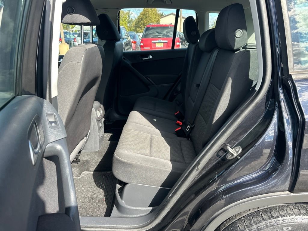 Used 2017 Volkswagen Tiguan S image 16