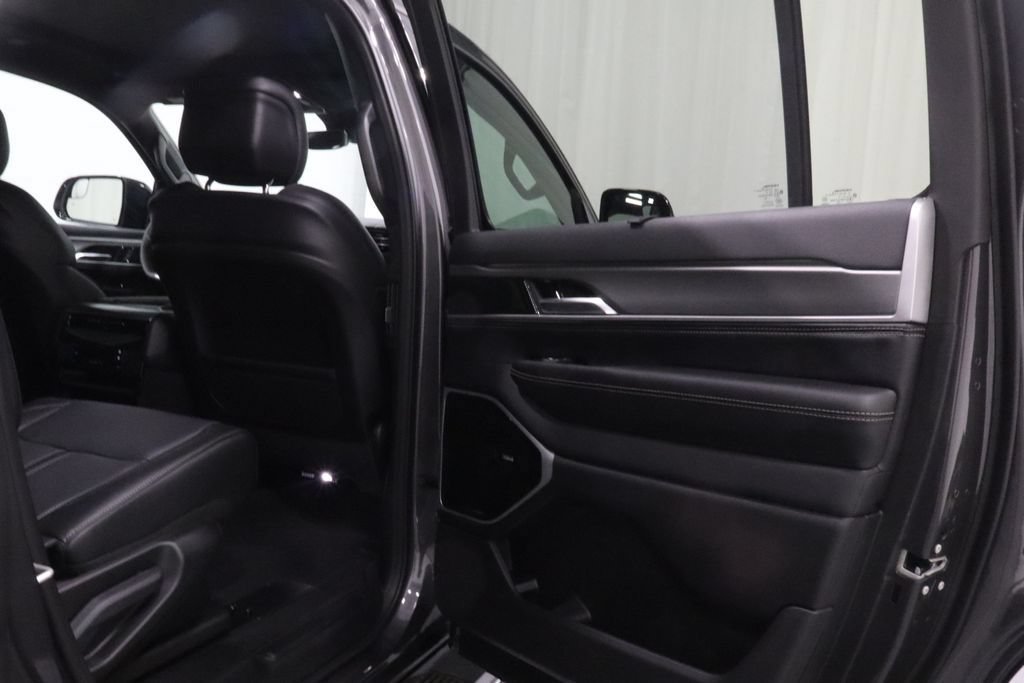 New 2026 Jeep Grand Wagoneer Limited AWD/4WD image 16