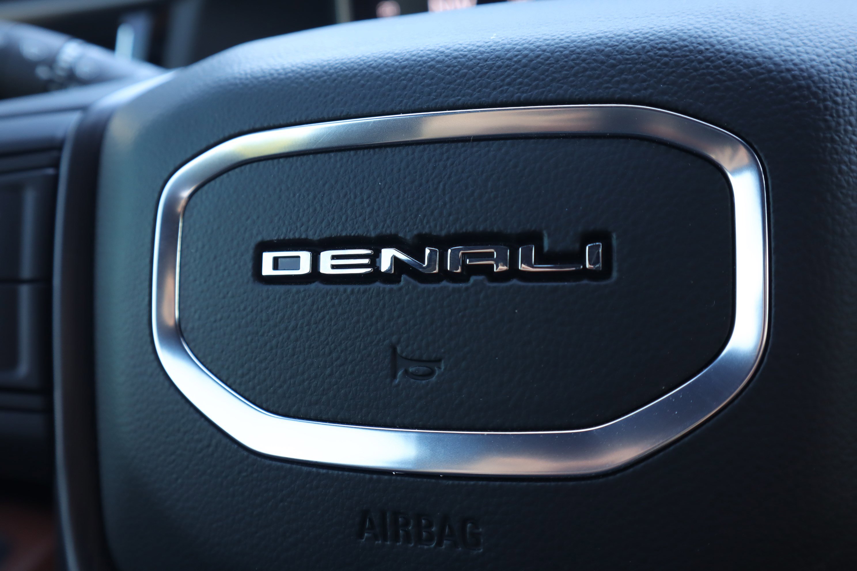 Used 2026 GMC Sierra 3500 Denali Ultimate w/ LPO, Black Badging Package image 32