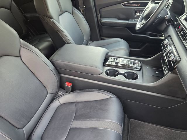 Used 2025 Honda Pilot Touring image 13
