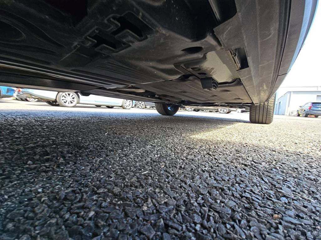 Used 2025 Volvo XC40 B5 Core image 11