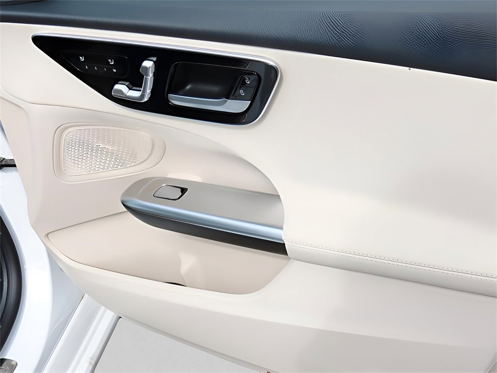 Used 2025 Mercedes-Benz C 300 4MATIC Sedan image 16