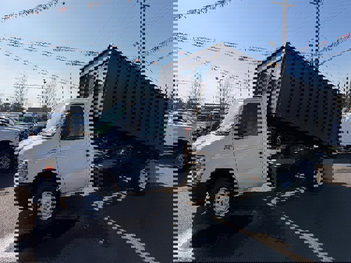 Used 2018 Ford E-450 and Econoline 450 Super Duty w/ Power Windows & Locks Group RWD image 3