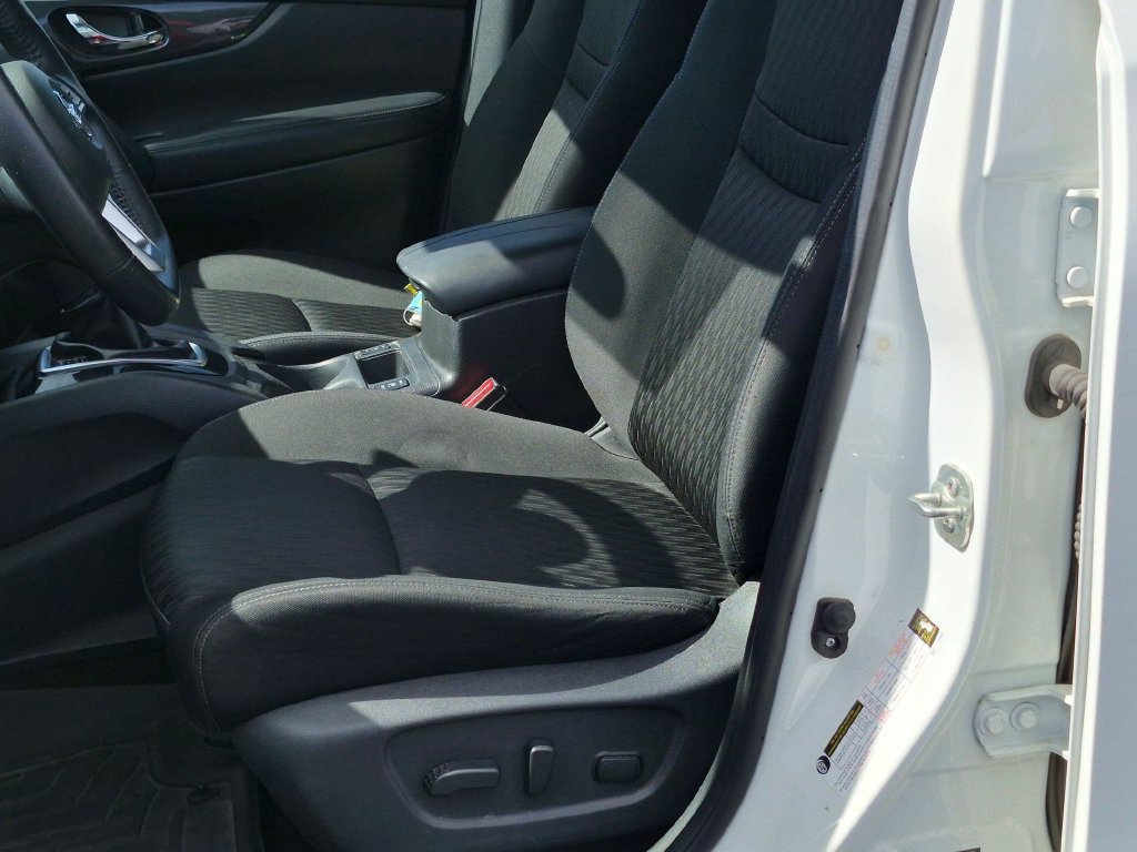 Used 2020 Nissan Rogue SV AWD/4WD image 10