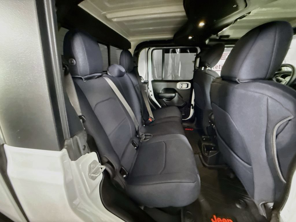 Used 2025 Jeep Gladiator Mojave w/ Technology Group AWD/4WD image 30