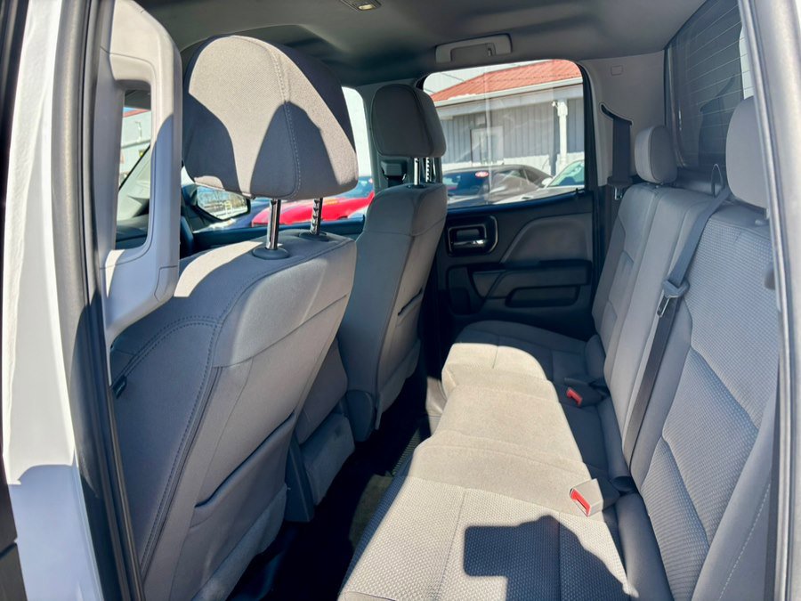 Used 2018 Chevrolet Silverado 1500 Custom w/ Custom Value Package image 16