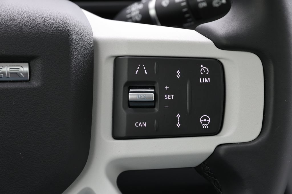 Used 2026 Land Rover Defender 130 X-Dynamic SE AWD/4WD image 17