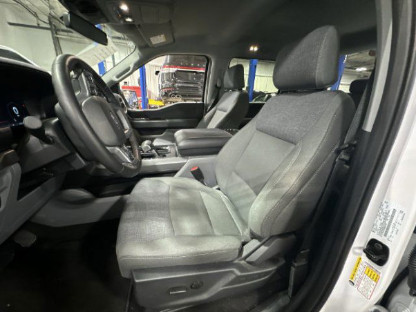 Used 2025 Ford F150 Lightning XLT AWD/4WD image 4
