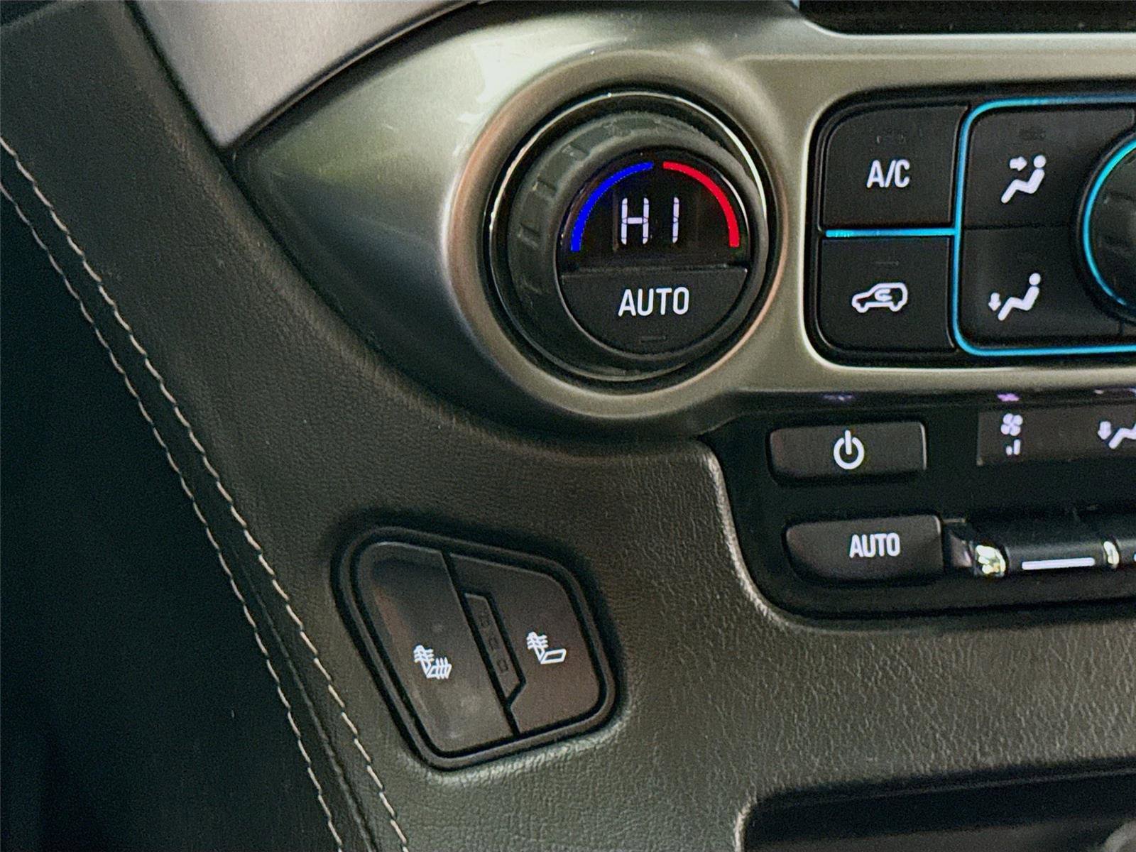 Used 2018 Chevrolet Suburban LT image 14