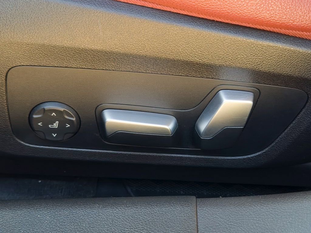 Used 2023 BMW 330i Sedan w/ Driving Assistance Package image 11