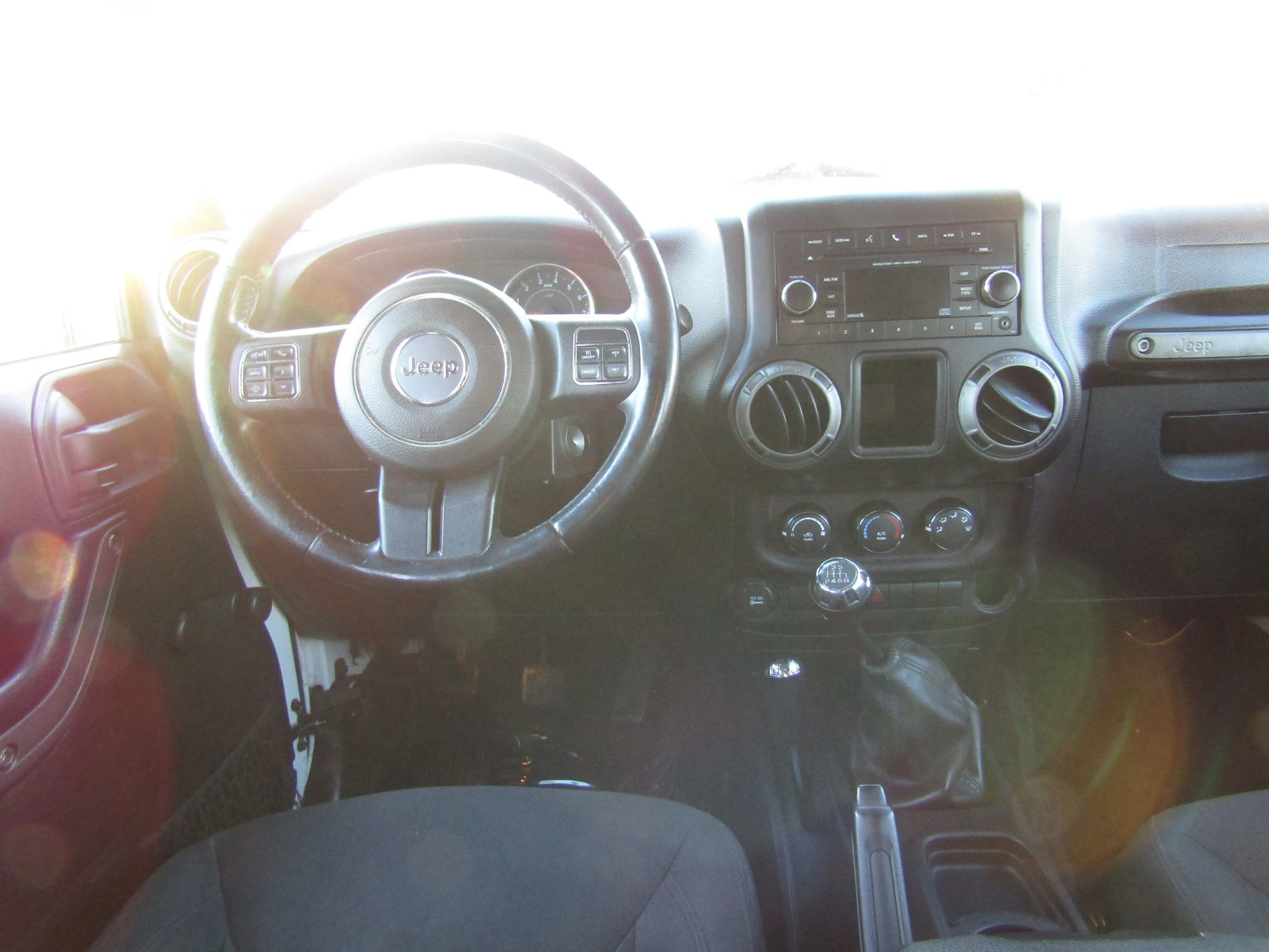 Used 2016 Jeep Wrangler Unlimited Sport w/ Connectivity Group AWD/4WD image 15