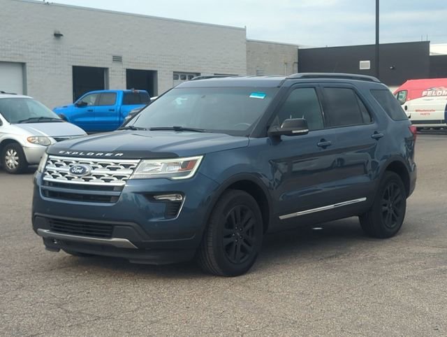 Used 2018 Ford Explorer XLT w/ Equipment Group 202A AWD/4WD image 7