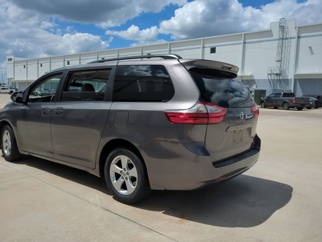 Used 2016 Toyota Sienna LE FWD image 7