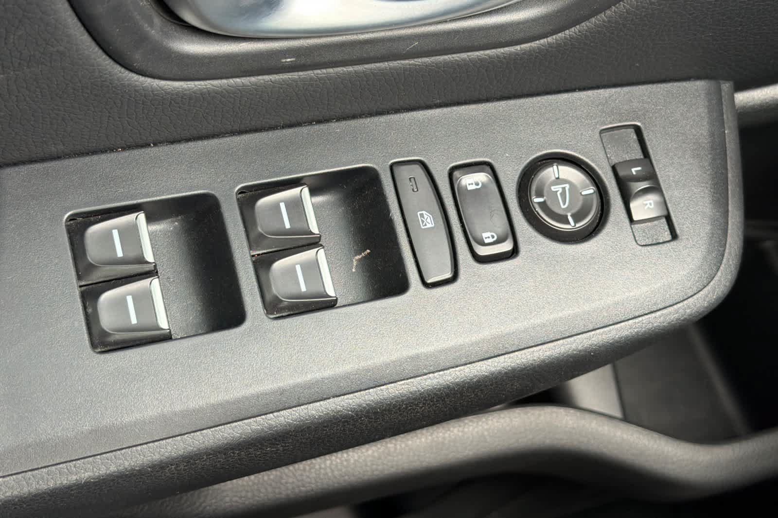 Used 2025 Honda Pilot Sport image 15