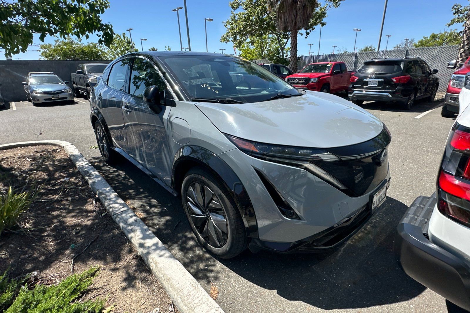 Used 2023 Nissan Ariya FWD image 2