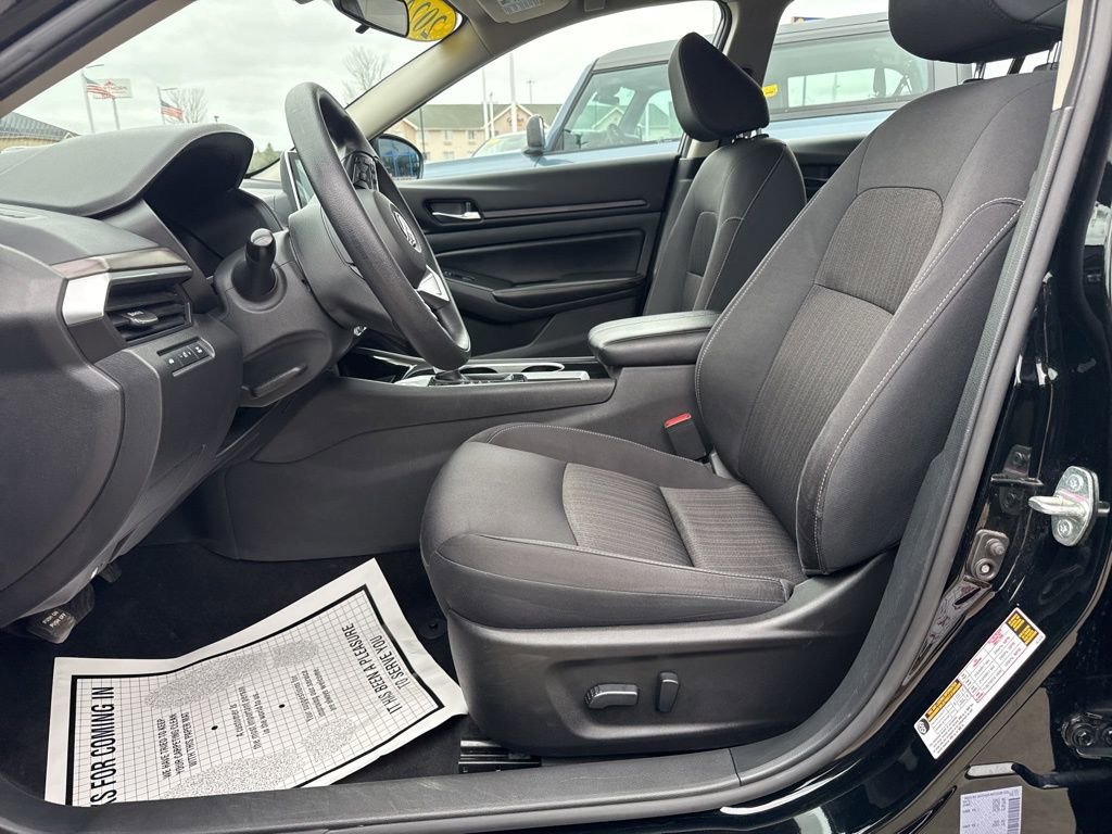 Used 2024 Nissan Altima 2.5 SV image 3