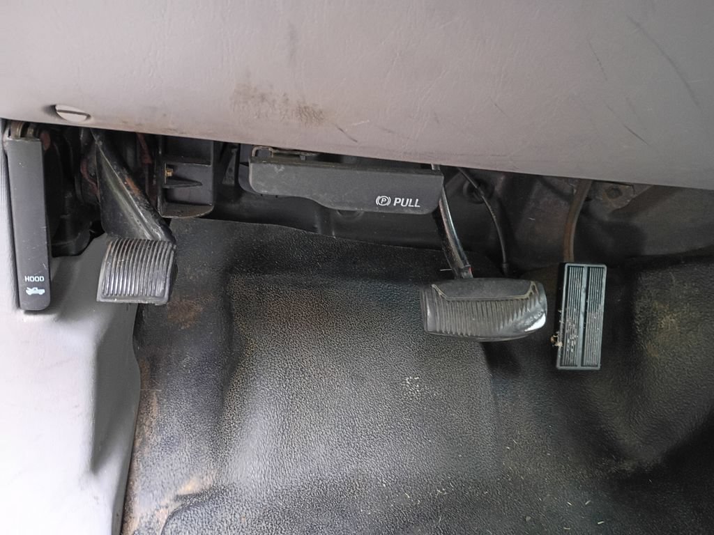Used 2001 Ford F250 XL RWD image 19