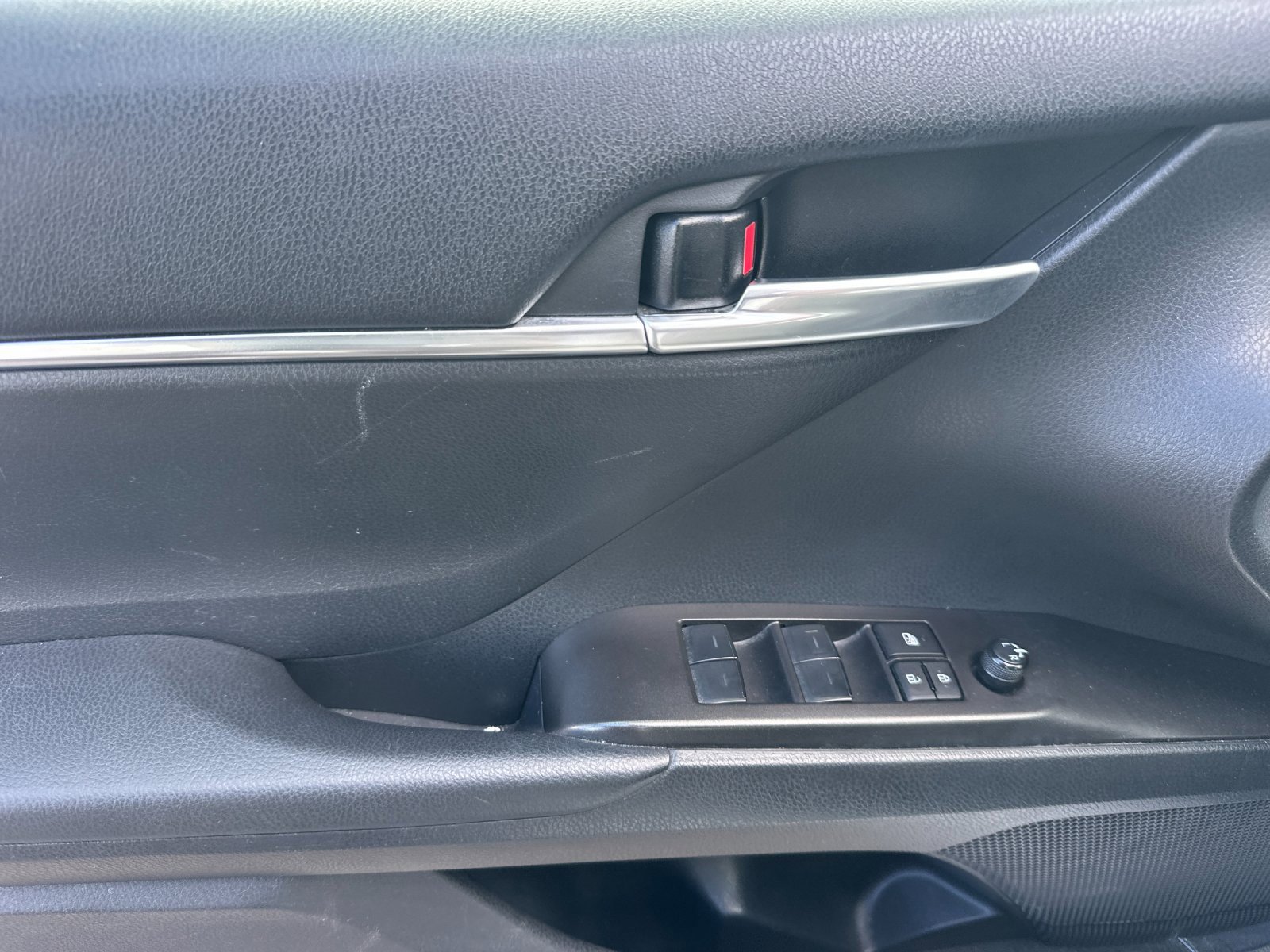 Used 2024 Toyota Camry SE image 10