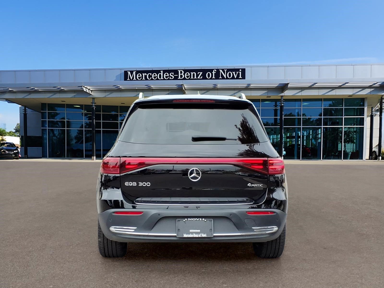 Certified 2025 Mercedes-Benz EQB 300 4MATIC image 4