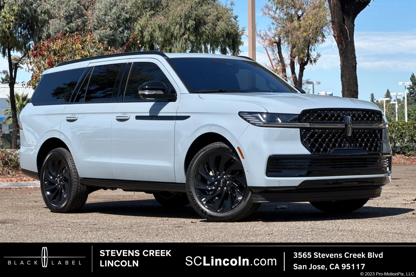 New 2025 Lincoln Navigator Reserve w/ Jet Appearance Package