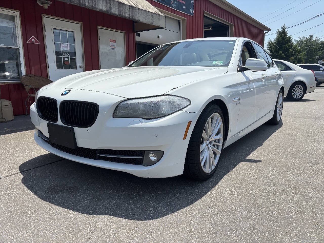 Used 2011 BMW 550i xDrive Sedan AWD/4WD image 2